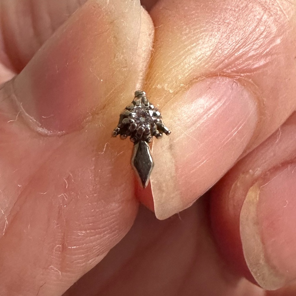 Sacred Symbols Jewlery 14k white gold / diamond kite earring (1)